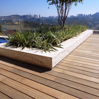 Jardineira-em-marmore-travertino-romano
